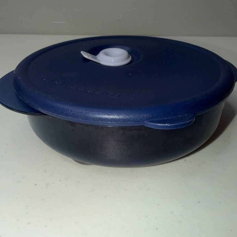 Tupperware Vent N Serve Shallow Round 1.75 Cup Capacity Indigo Nocturna Blue